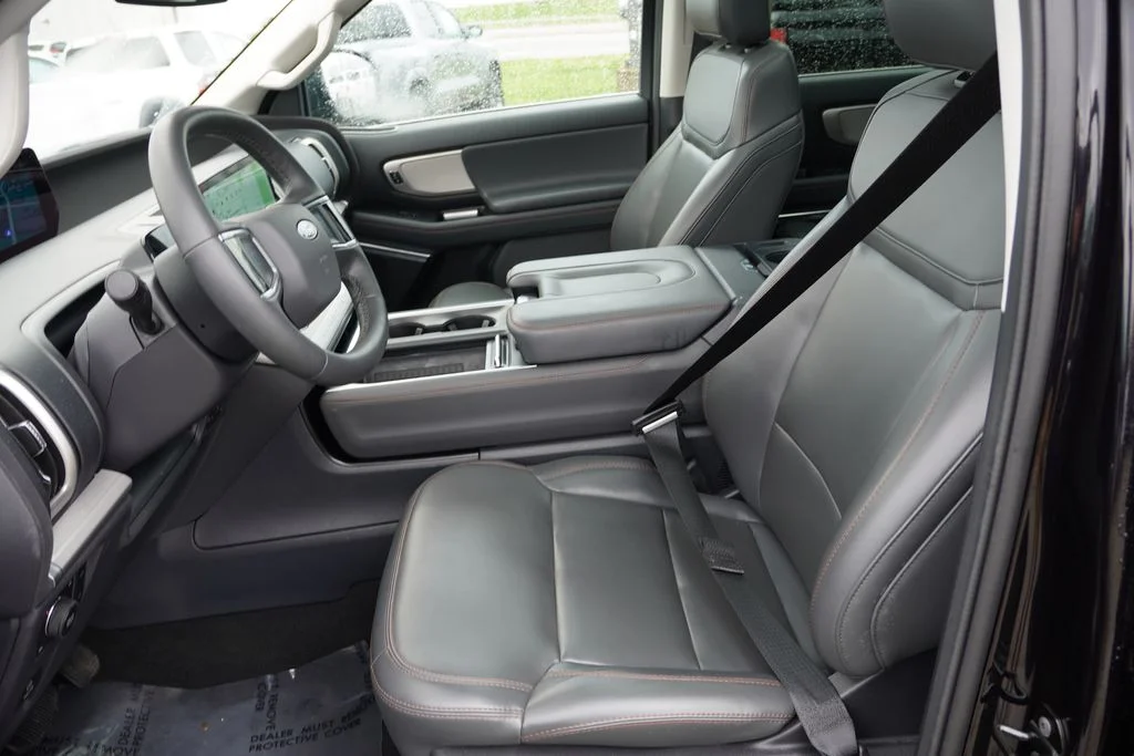 Used 2025 Agate Black Metallic Ford Active image 16