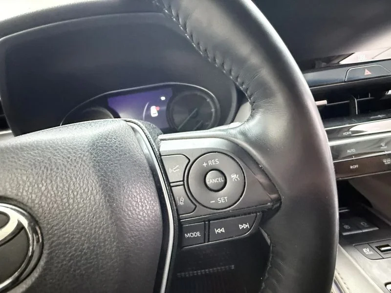 Used 2021  Toyota Limited Sport Utility 4D image 17