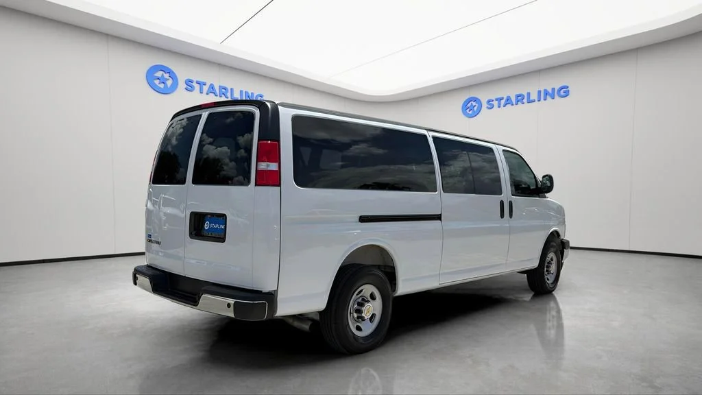Used 2025 Summit White Chevrolet 1LT image 9