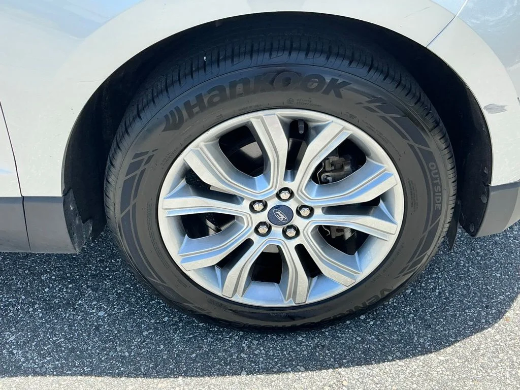 Used 2019 Silver Ford Titanium image 16