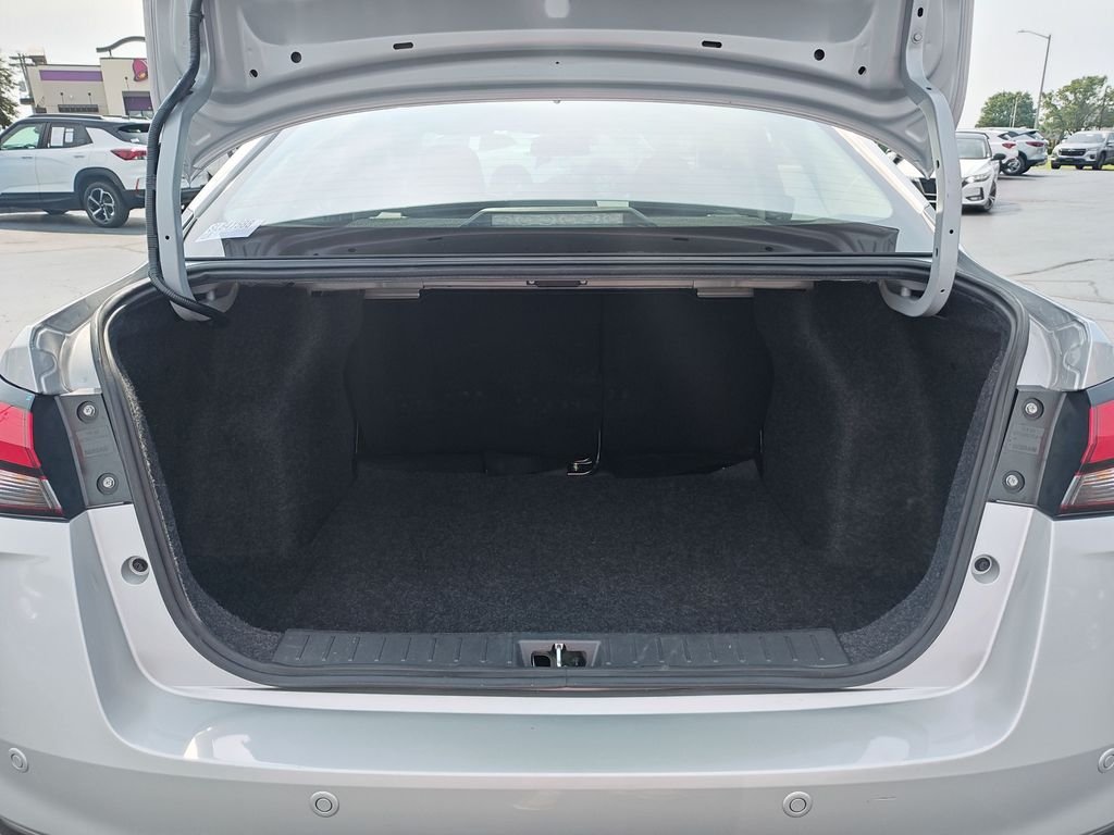 Used 2025 Silver Nissan 1.6 SV image 9