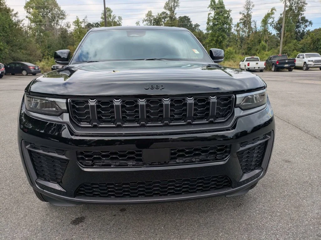 New 2027 Black Jeep  image 9