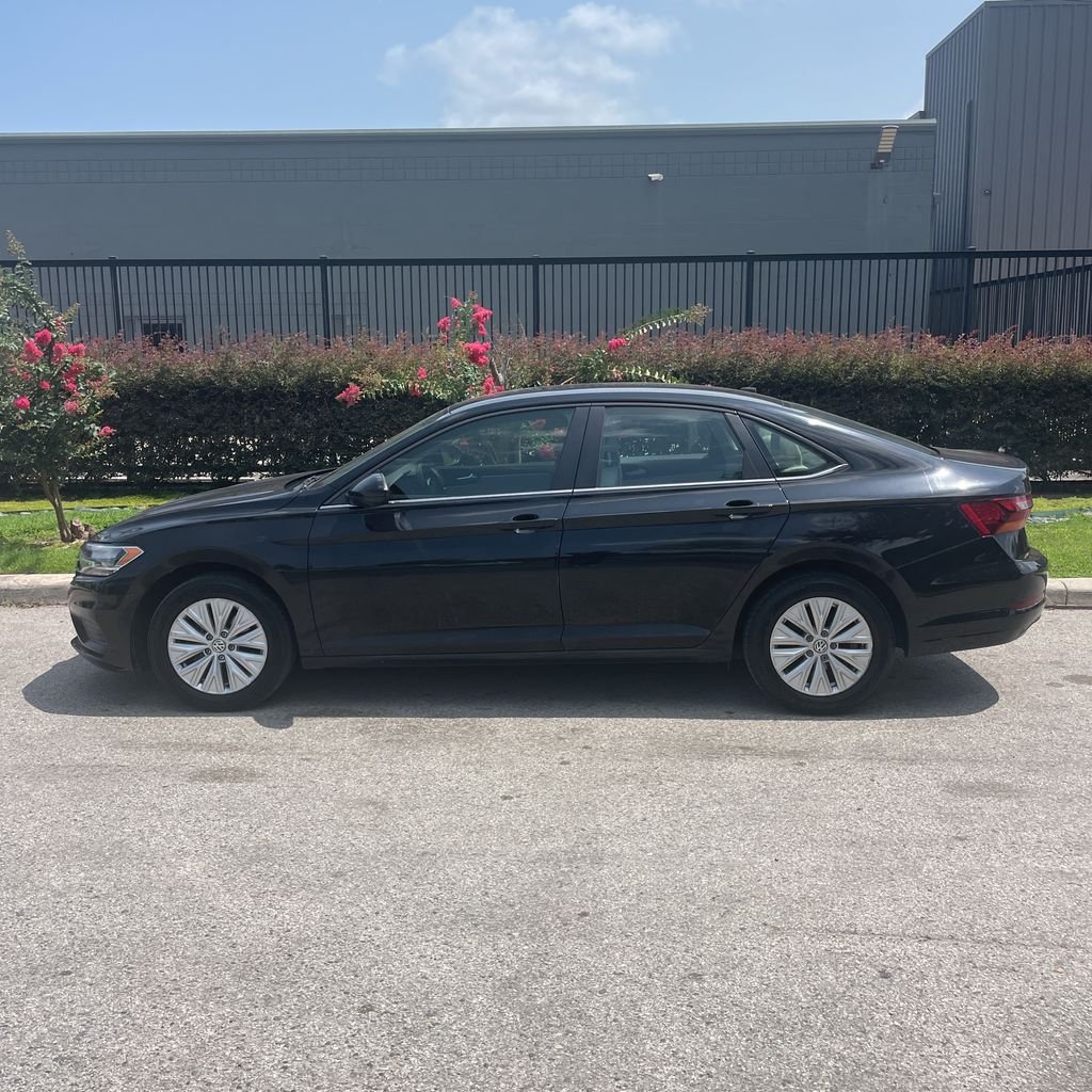 Used 2019 Black Uni Volkswagen 1.4T S image 2