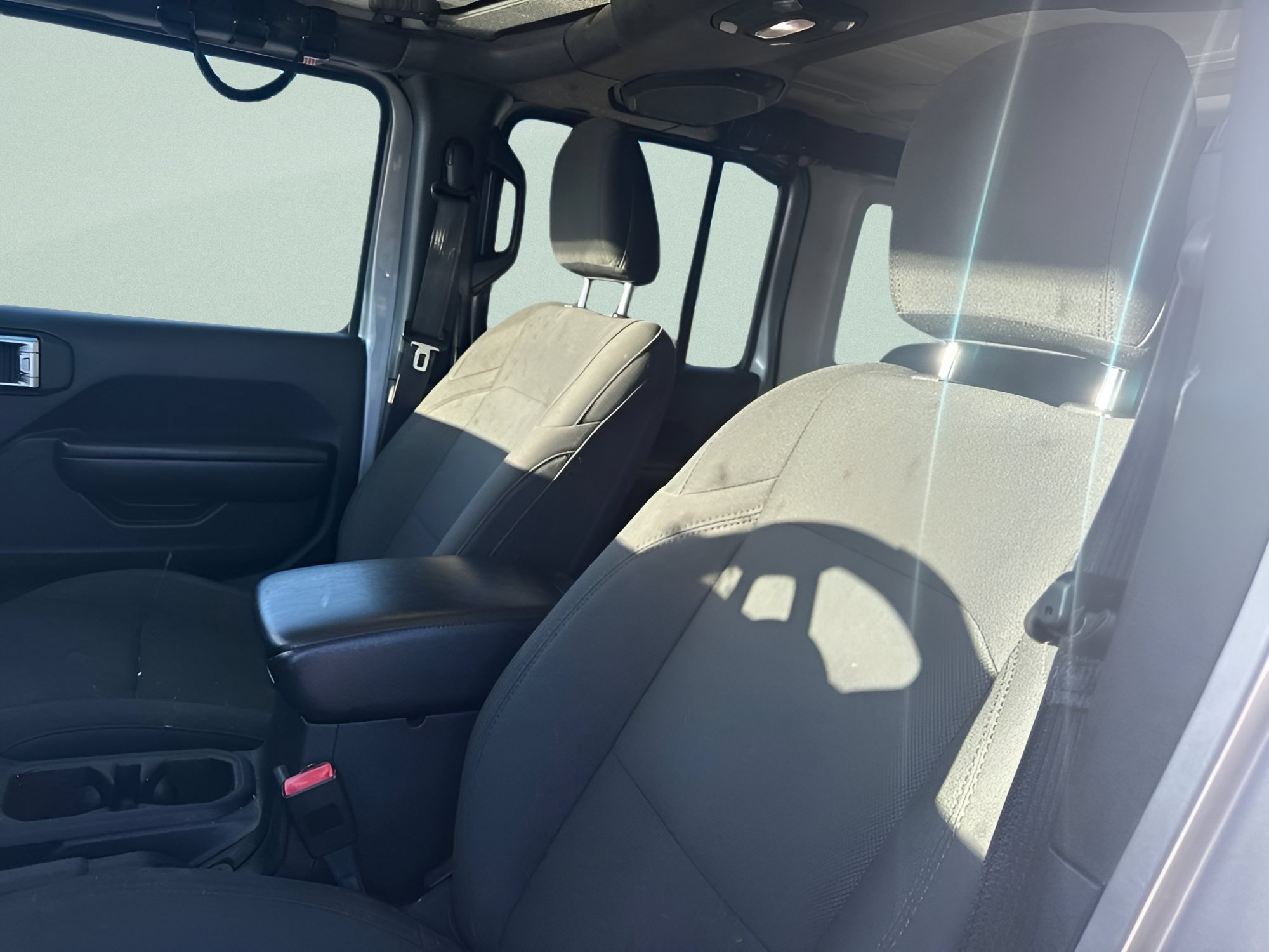 Used 2018 Billet Silver Metallic Clearcoat Jeep Unlimited Sport S image 20