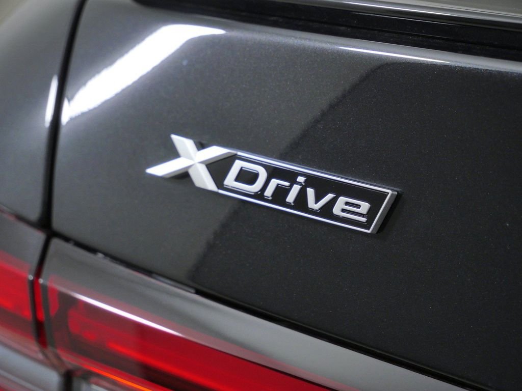 New 2027 Black Sapphire Metallic BMW 530i xDrive image 13