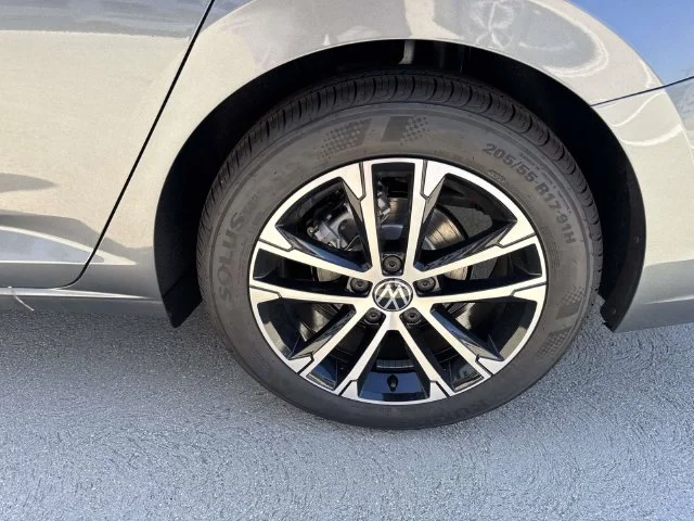 2027 Volkswagen Jetta photo 5