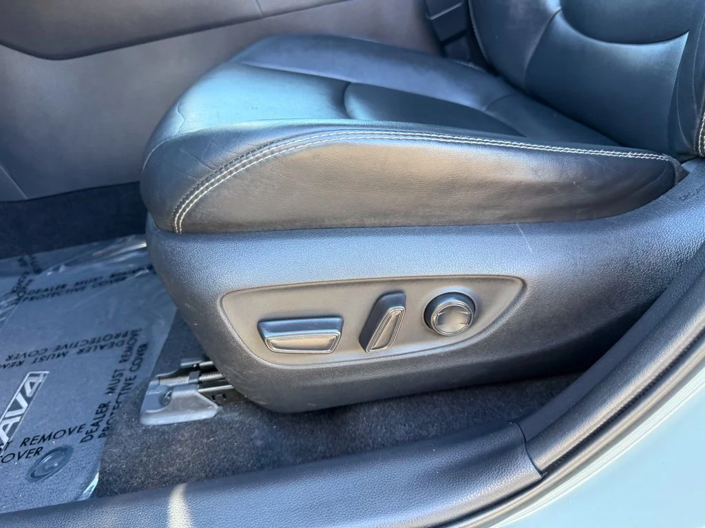 Used 2019 Lunar Toyota XLE Premium image 14