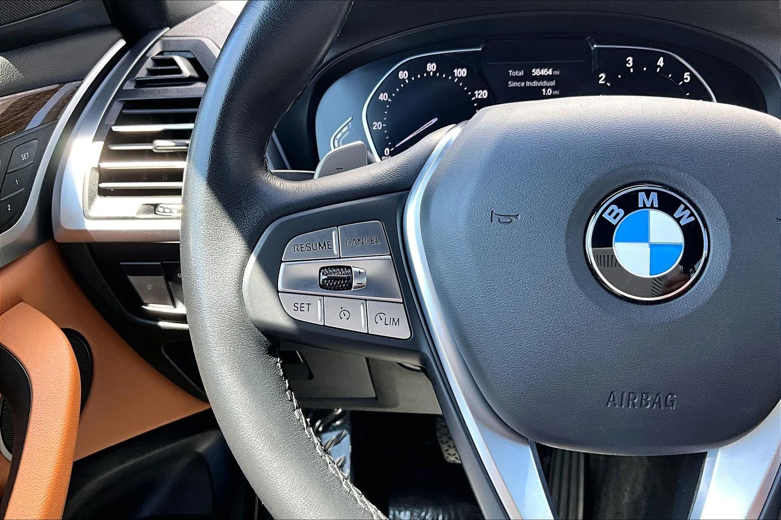 Used 2022 Black BMW sDrive30i image 18