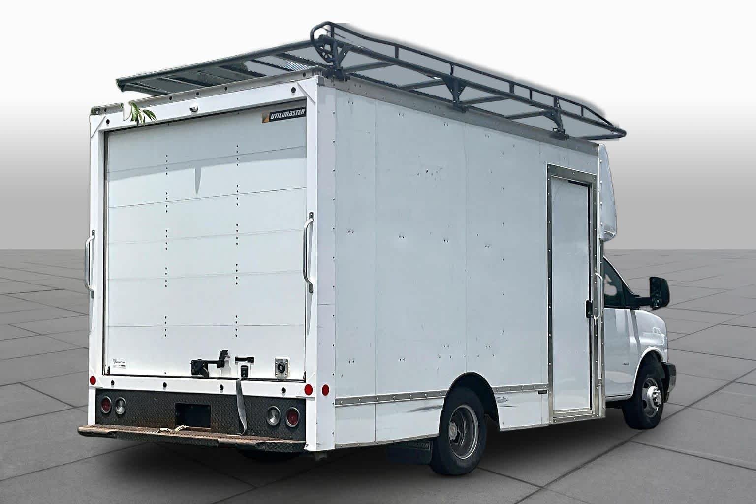 Used 2021 Summit White Chevrolet  image 11