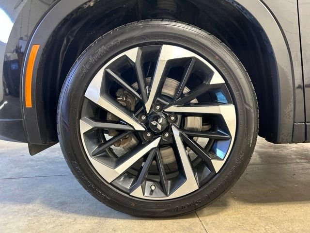 Used 2024 Black Diamond Mitsubishi SEL image 10