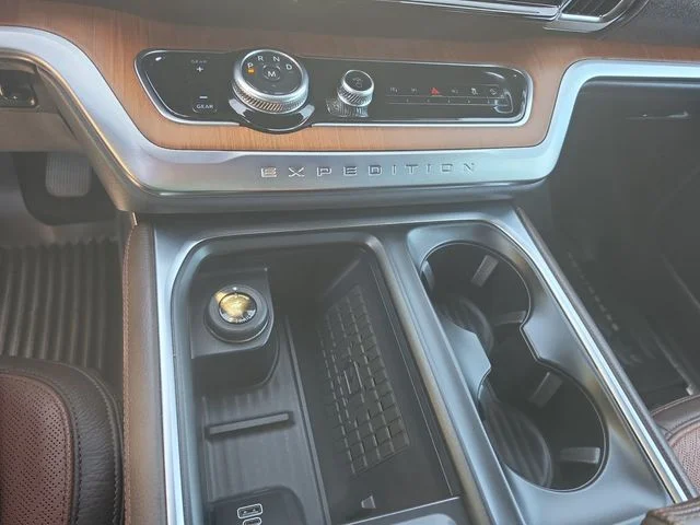 Used 2025  Ford King Ranch image 11