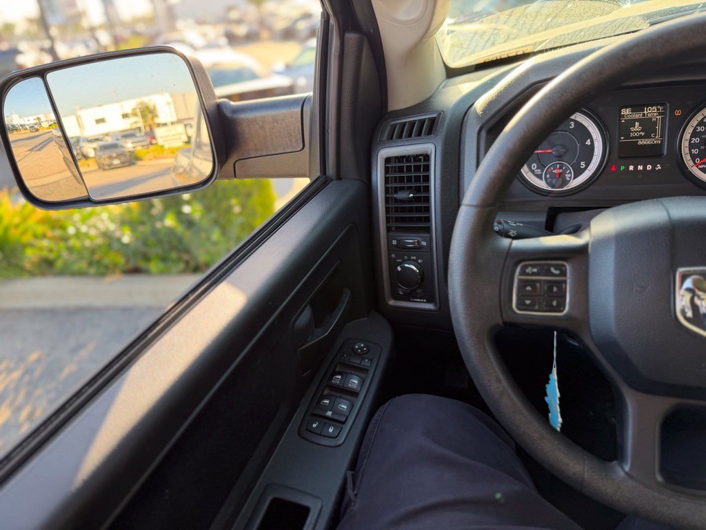 Used 2016 Crystal Metallic Ram Tradesman image 7