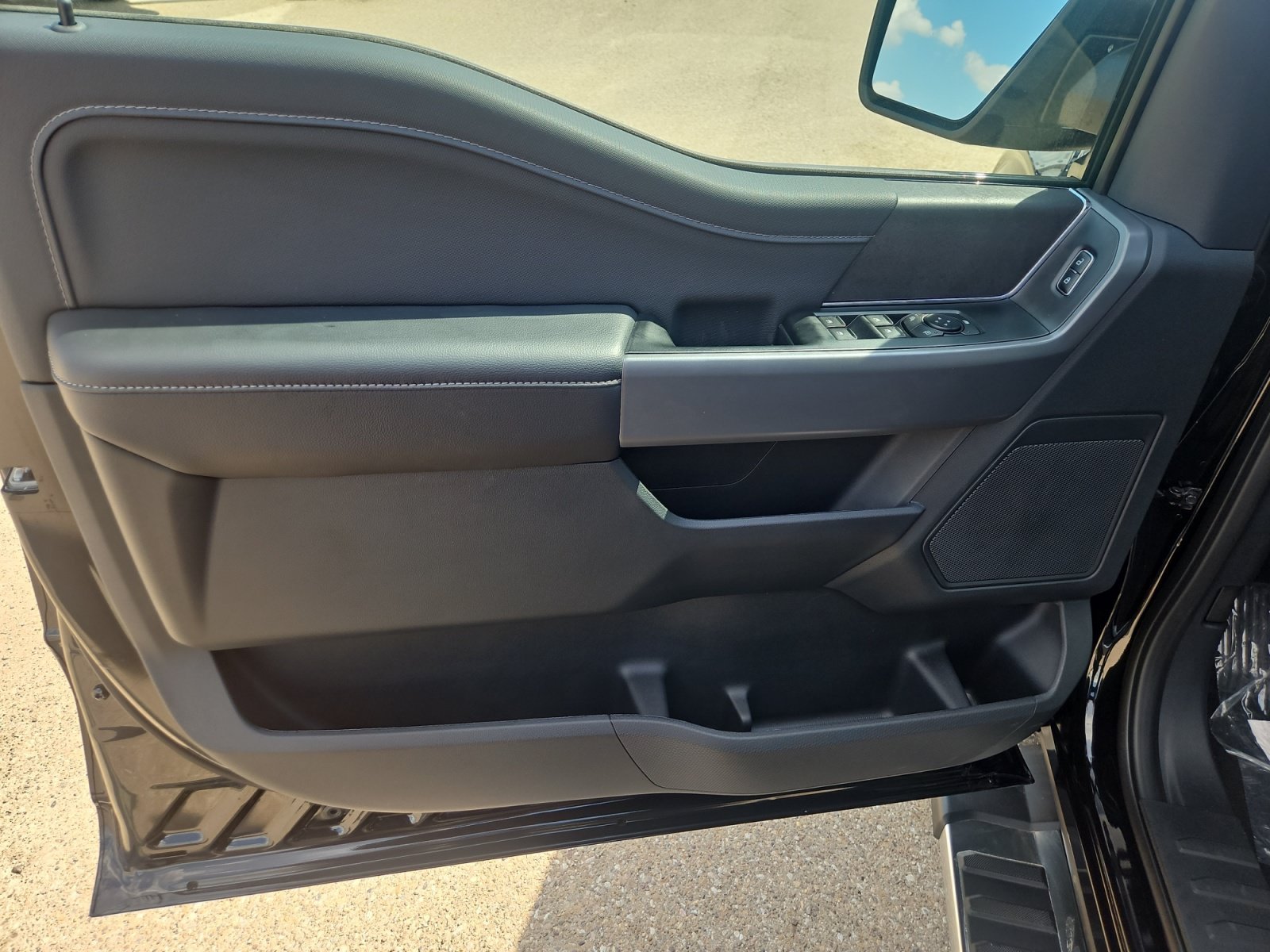 New 2026 Agate Black Metallic Ford XLT image 24