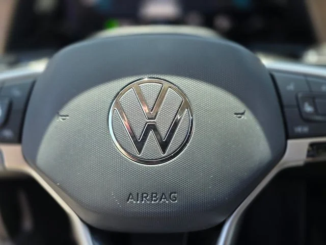 Used 2024  Volkswagen 2.0T SE w/Technology image 29