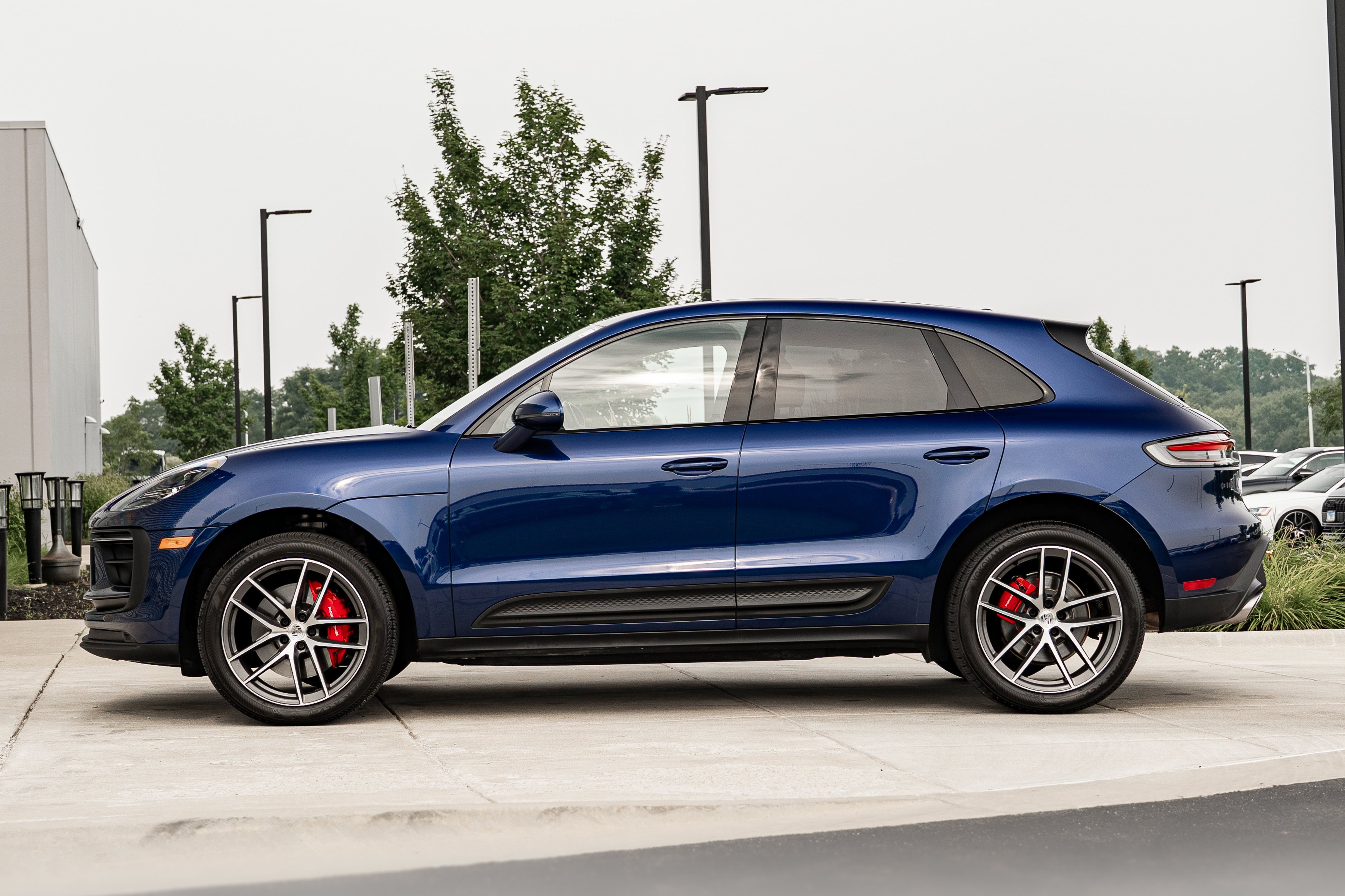 Used 2022 Night Blue Metallic Porsche S image 5