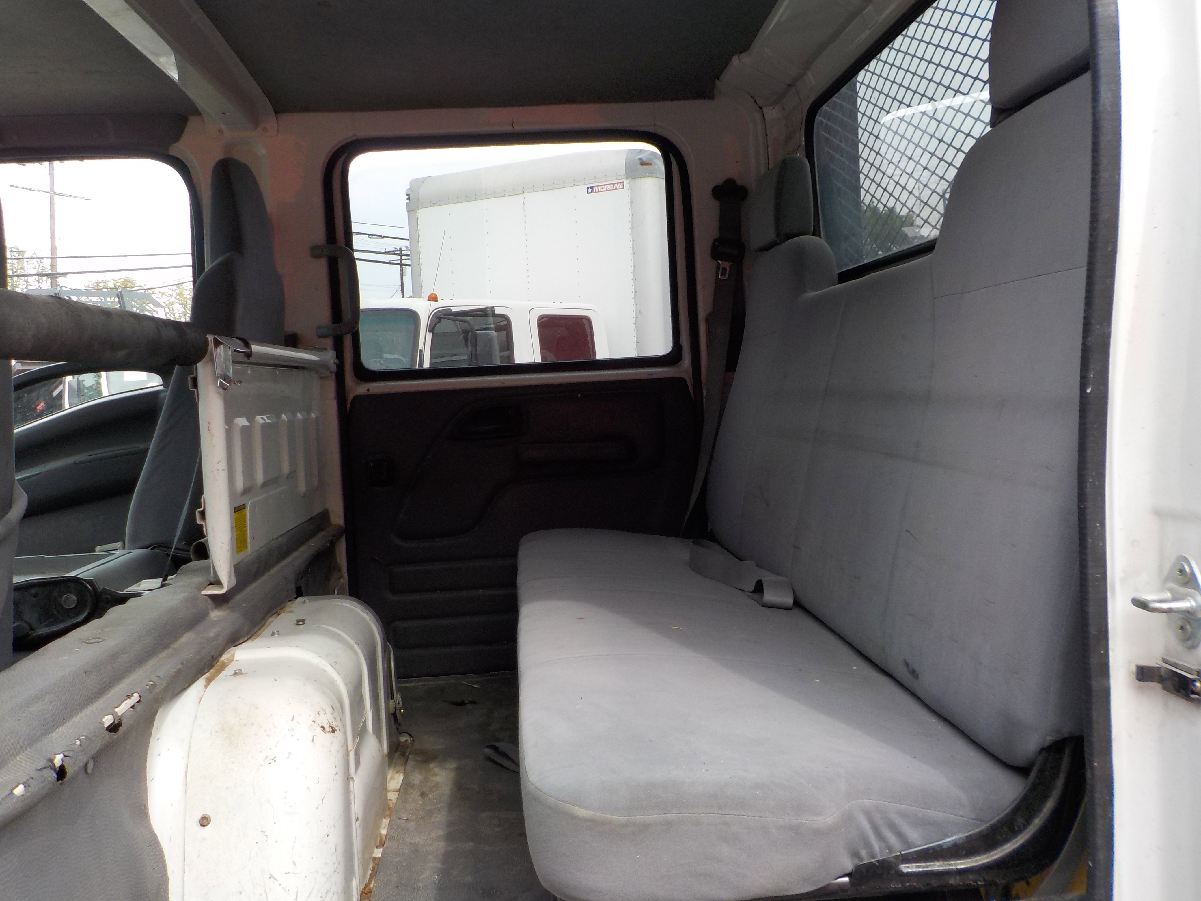 Used 2018 Arc White Chevrolet  image 9