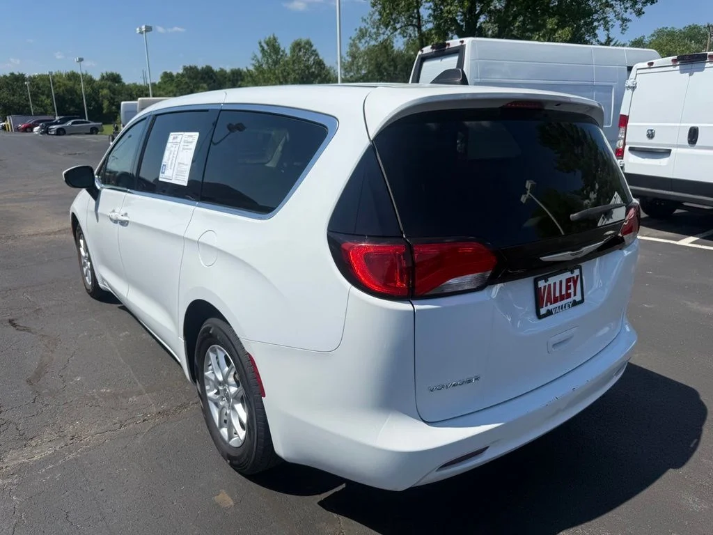 Used 2023 White Chrysler LX image 7