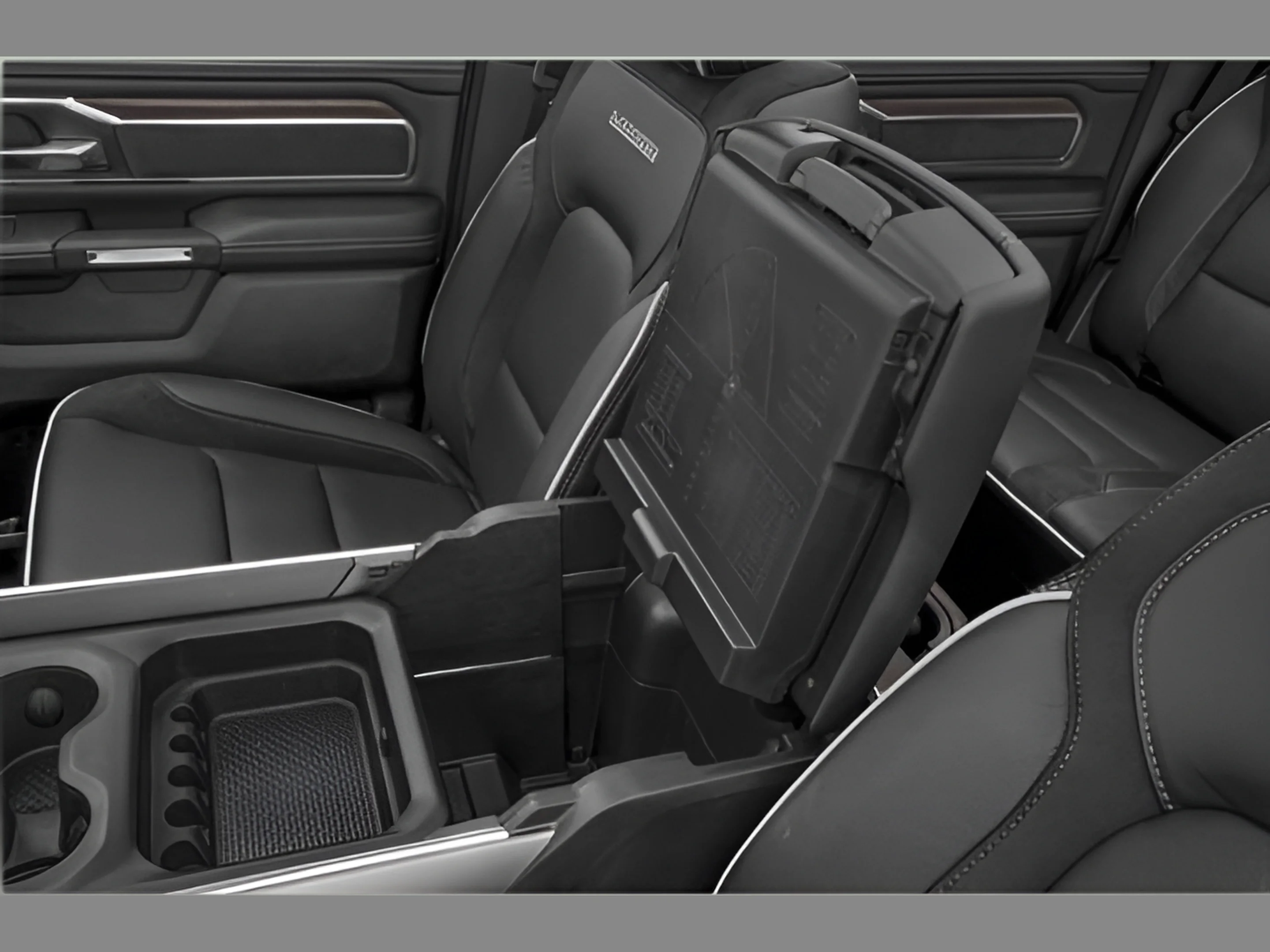 New 2027 Diamond Black Crystal Pearl-Coat Exterior Paint RAM Laramie image 13