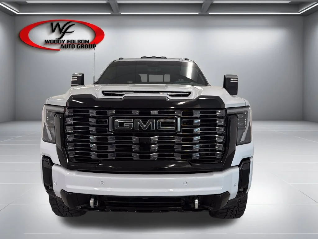Used 2026 Glacier White Tricoat GMC Denali Ultimate image 2