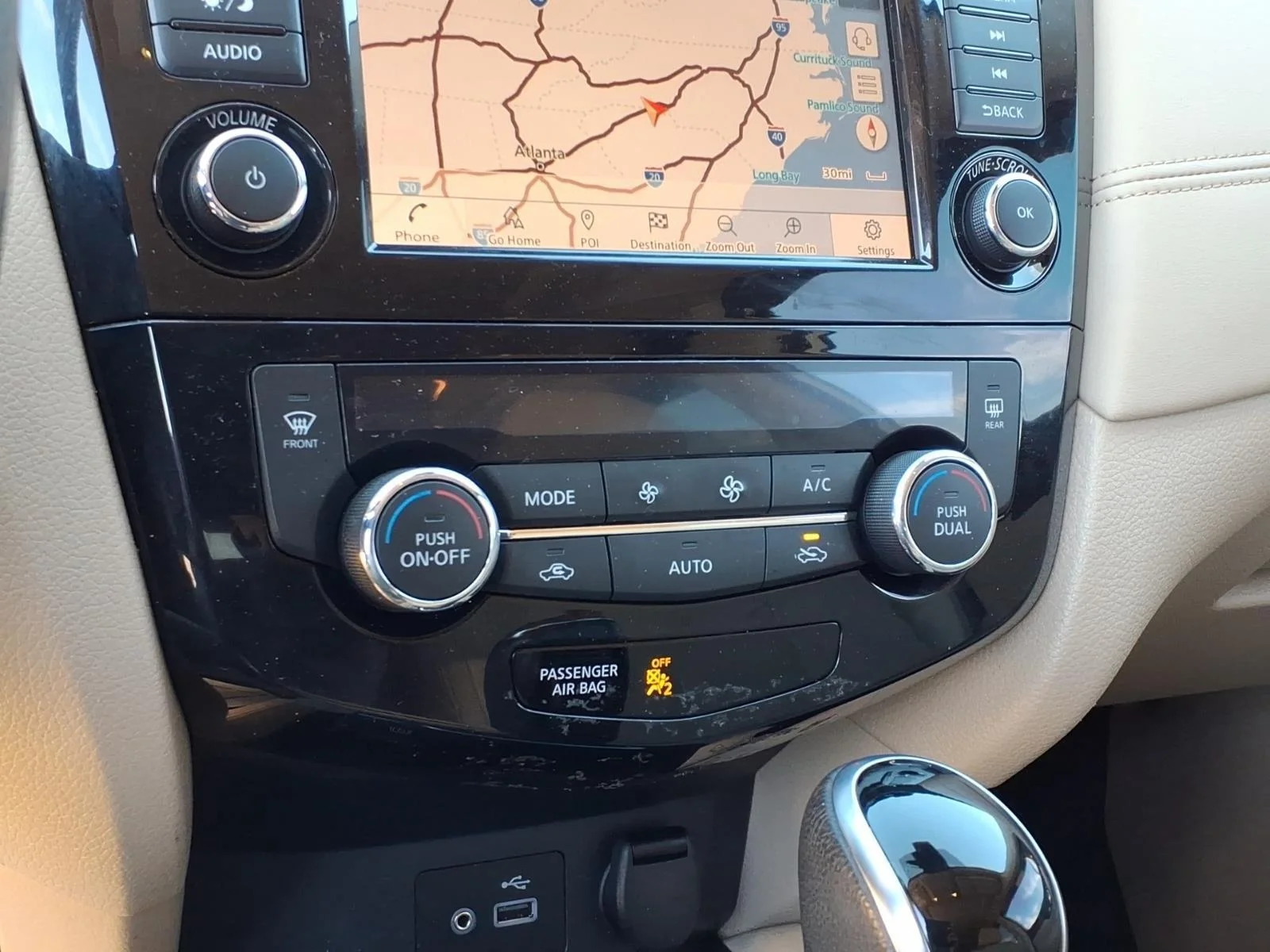 Used 2020 Pearl White Tricoat Nissan SL image 28