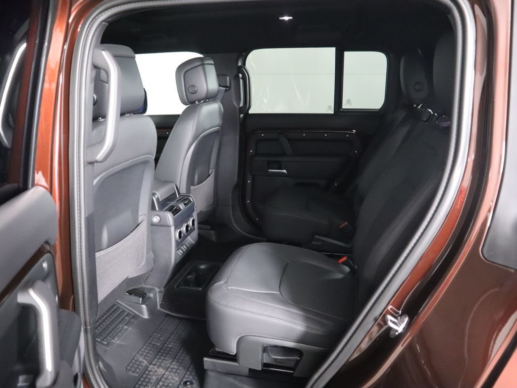 New 2026 Sedona Red Land Rover S image 23