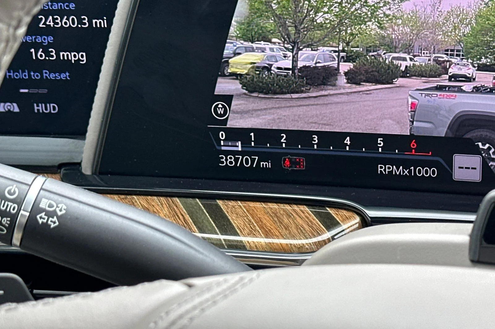 Used 2022  Cadillac Sport Platinum image 27
