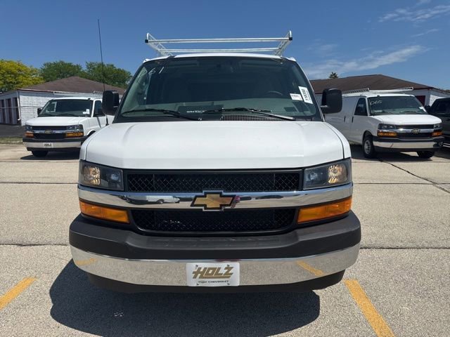 New 2026 Summit White Chevrolet WT image 3