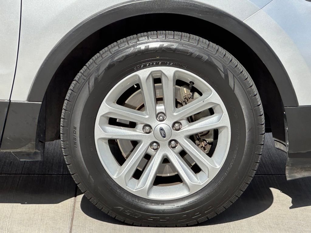 2017 Ford Explorer XLT photo 2