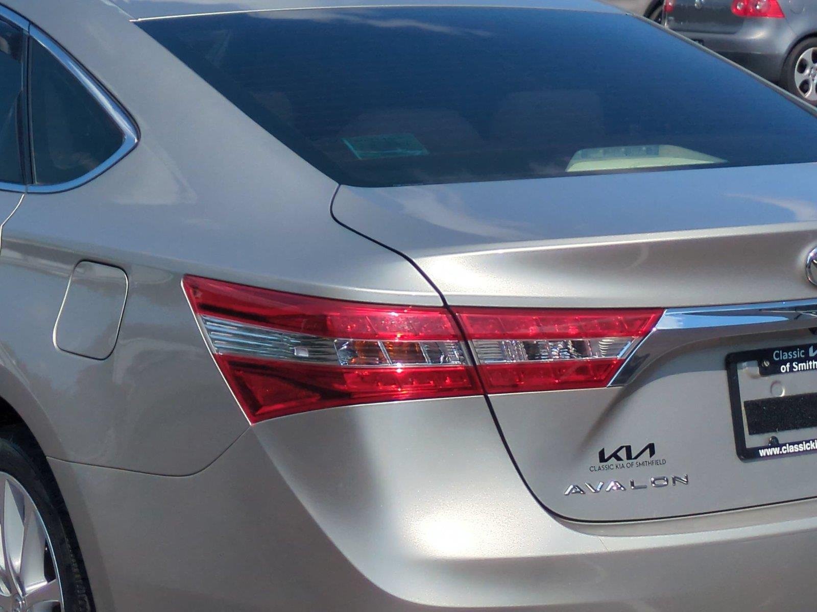Used 2013  Toyota XLE Touring image 11