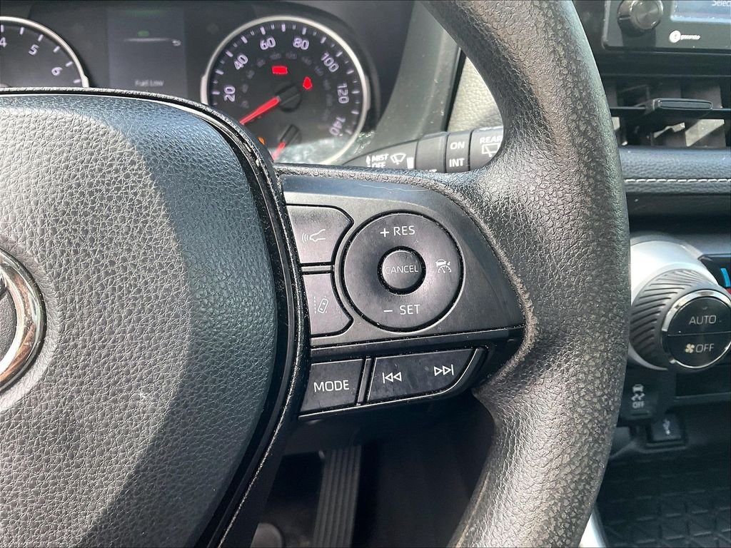 Used 2022 White Toyota XLE image 24