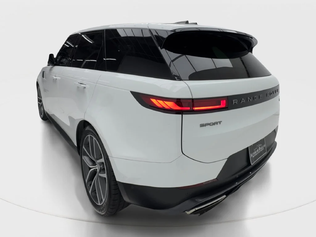 Used 2023 White Land Rover SE image 11