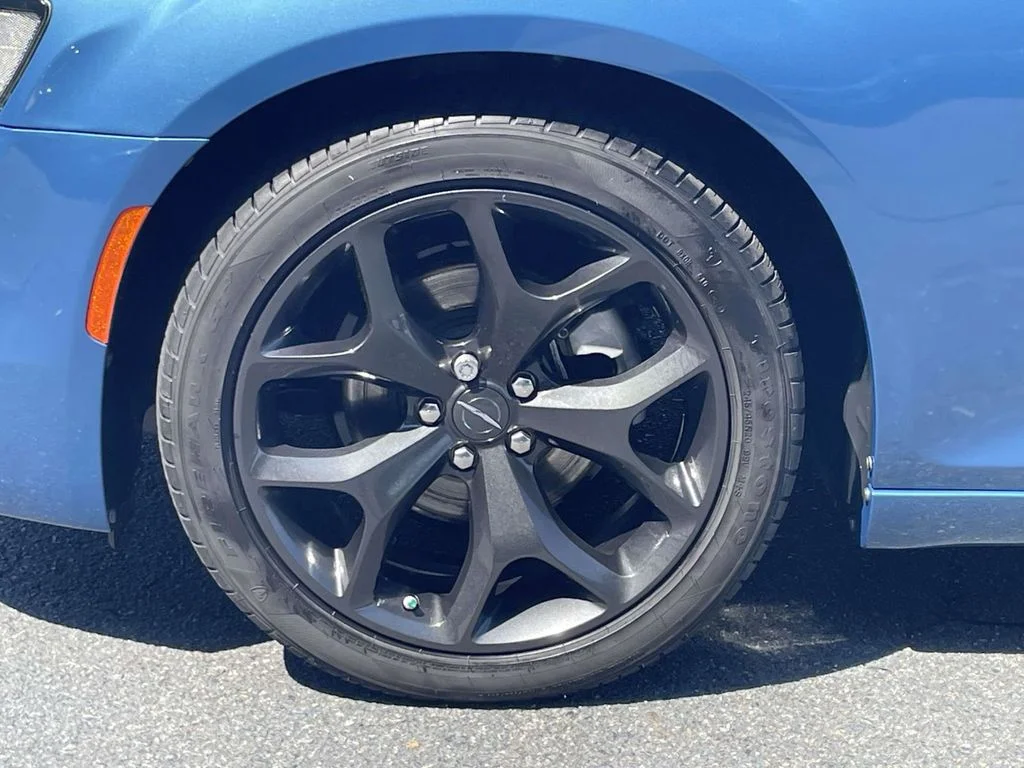 Certified Used 2022  Chrysler Touring image 11
