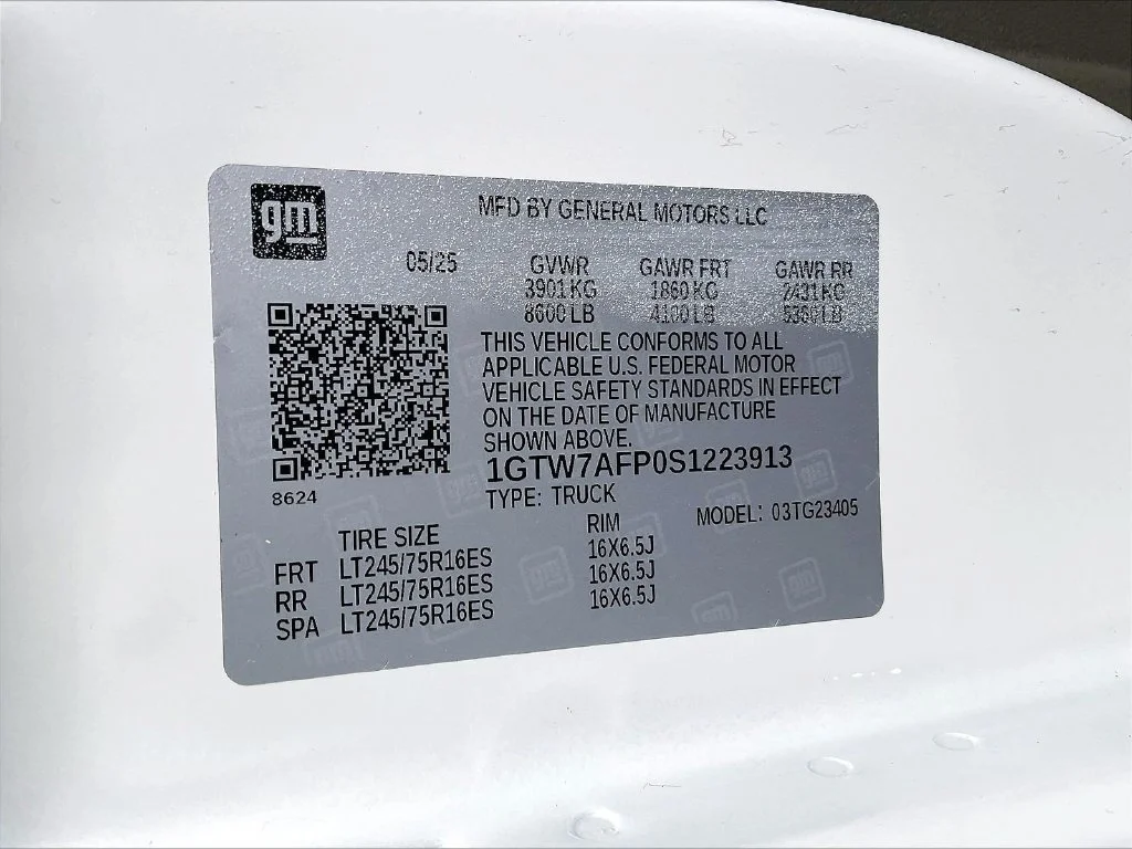 Used 2025 White GMC Work Van image 33