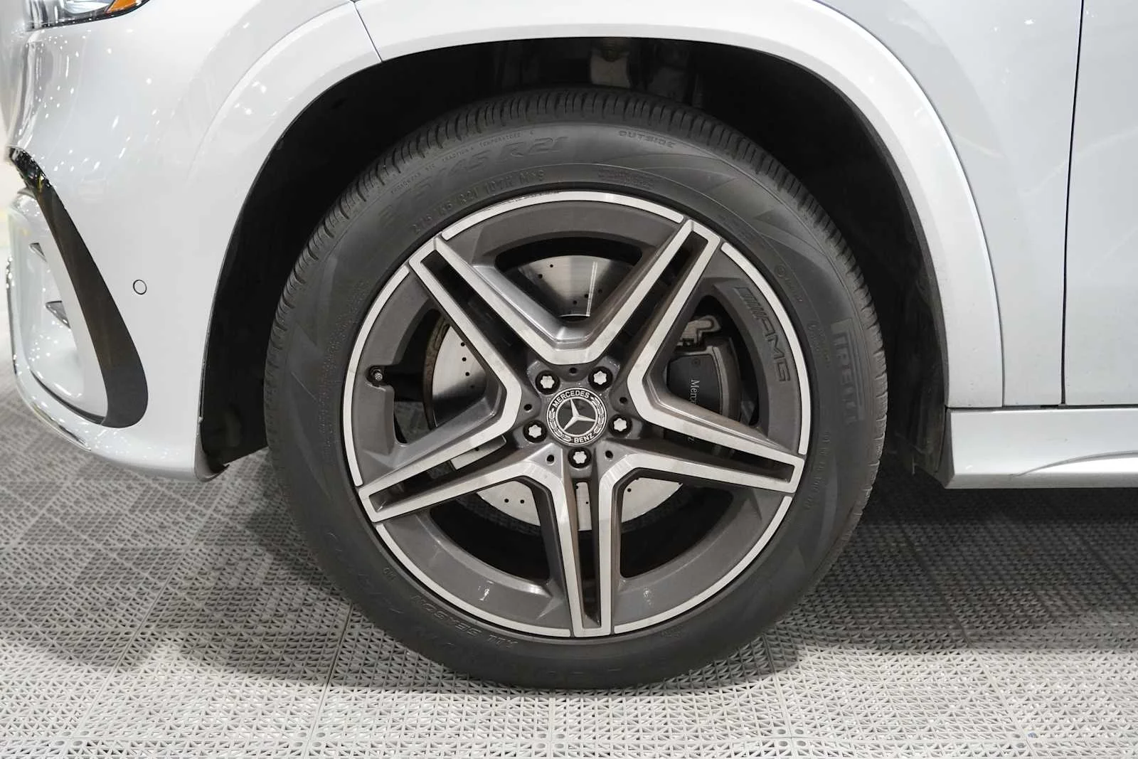 Used 2025 Cirrus Silver Metallic Mercedes-Benz GLS 450 image 8