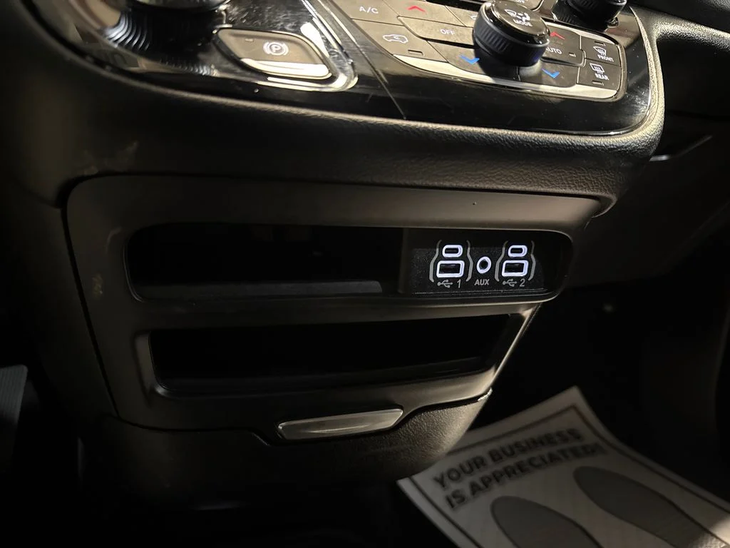 Used 2025 Black Chrysler Select image 22