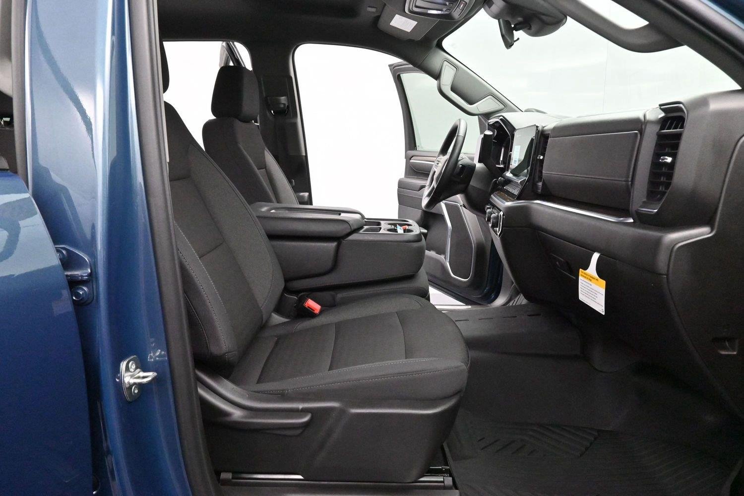 Used 2026 Lakeshore Blue Metallic Chevrolet LT image 30