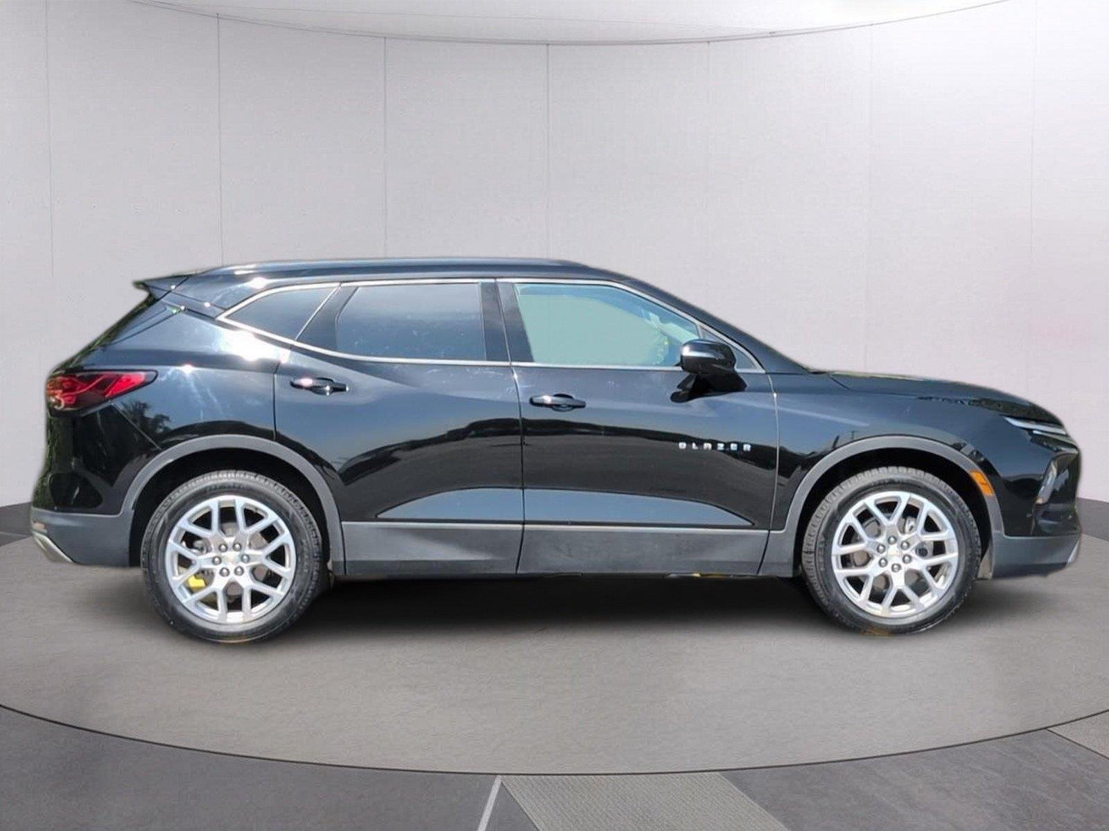 Used 2023 BLACK Chevrolet LT image 8