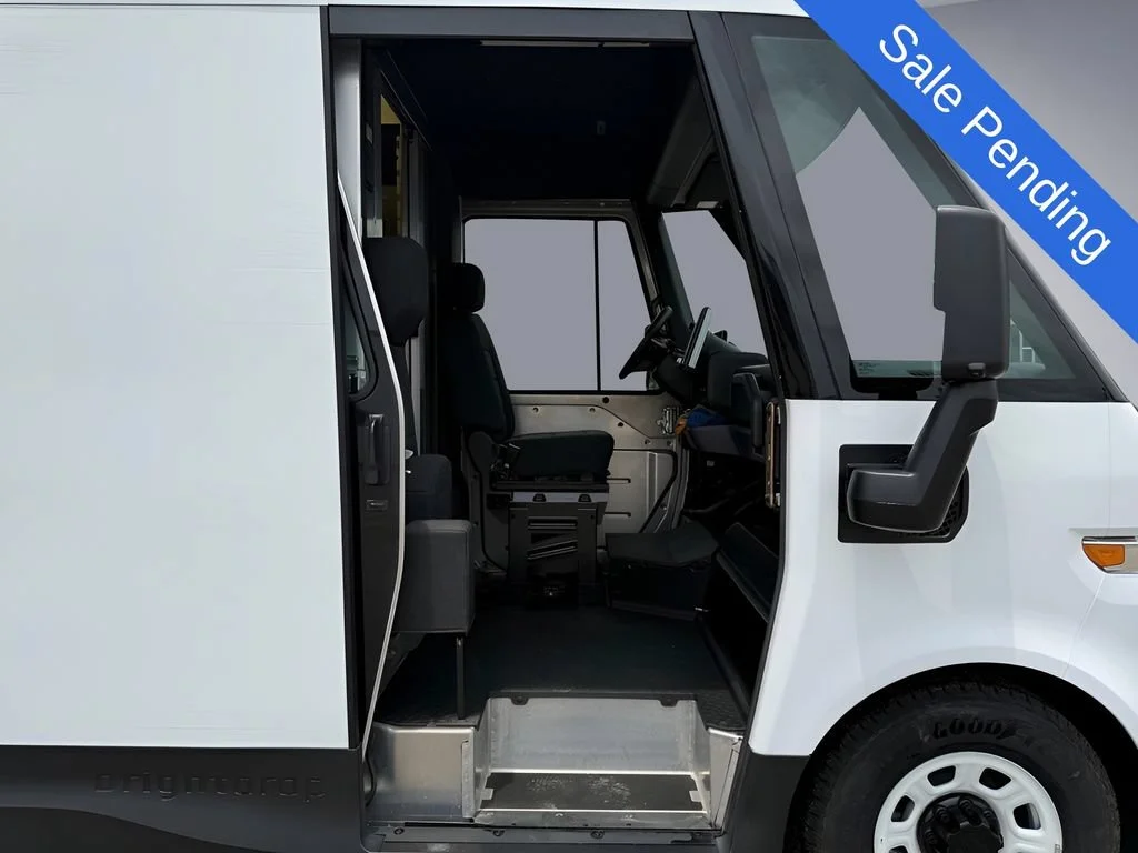Used 2024 Oyster White BrightDrop EJY image 10
