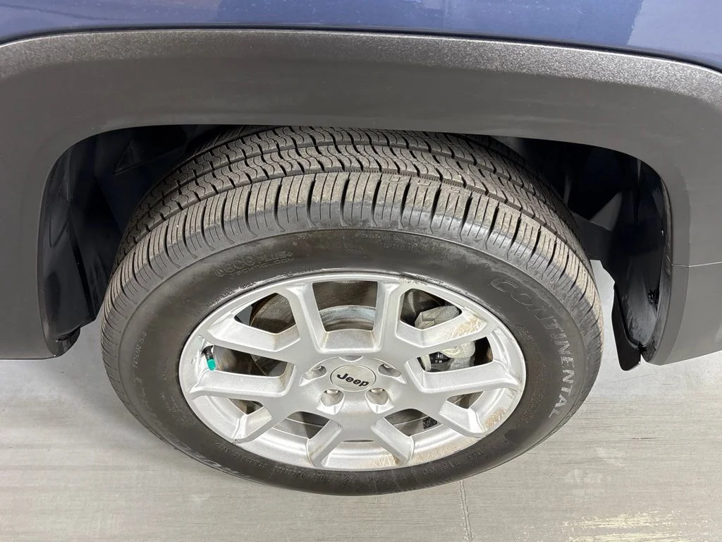 Used 2023 Blue Jeep Latitude image 11