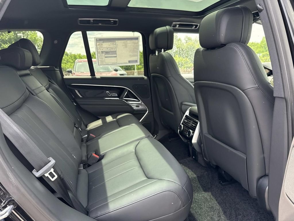 New 2026 Santorini Black Land Rover SE image 14
