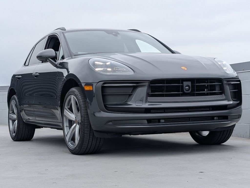 2026 Porsche Macan T - Photo 25