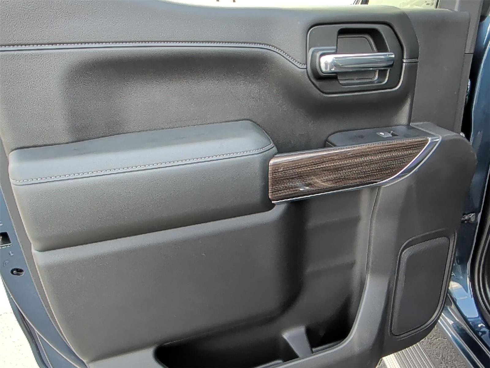 Used 2020 NORTHSKY BLUE METALLIC Chevrolet LT Trail Boss image 34