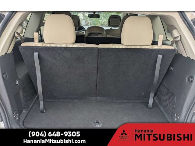 Used 2016 White Dodge SE image 12