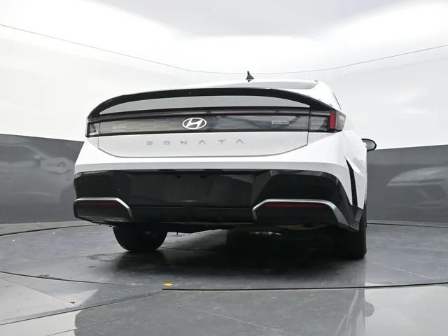 Used 2025 White Hyundai SEL image 36