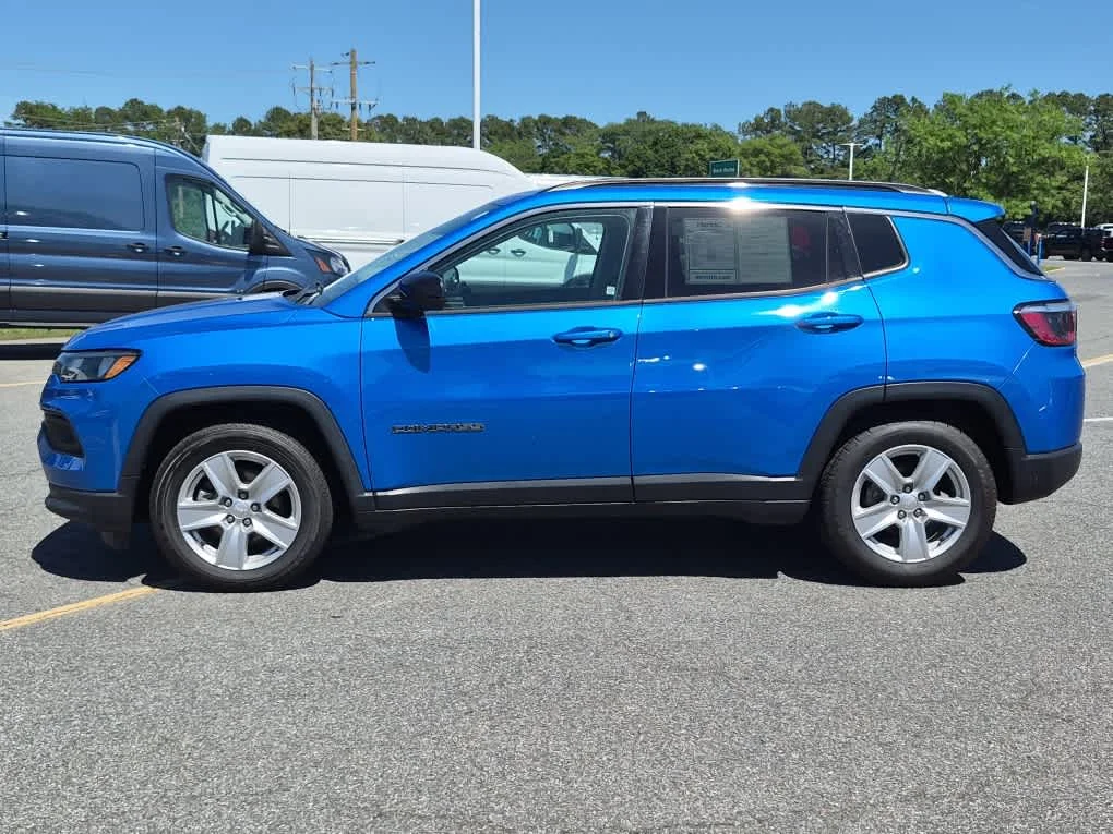 Used 2022 Laser Blue Pearlcoat Jeep Latitude image 6