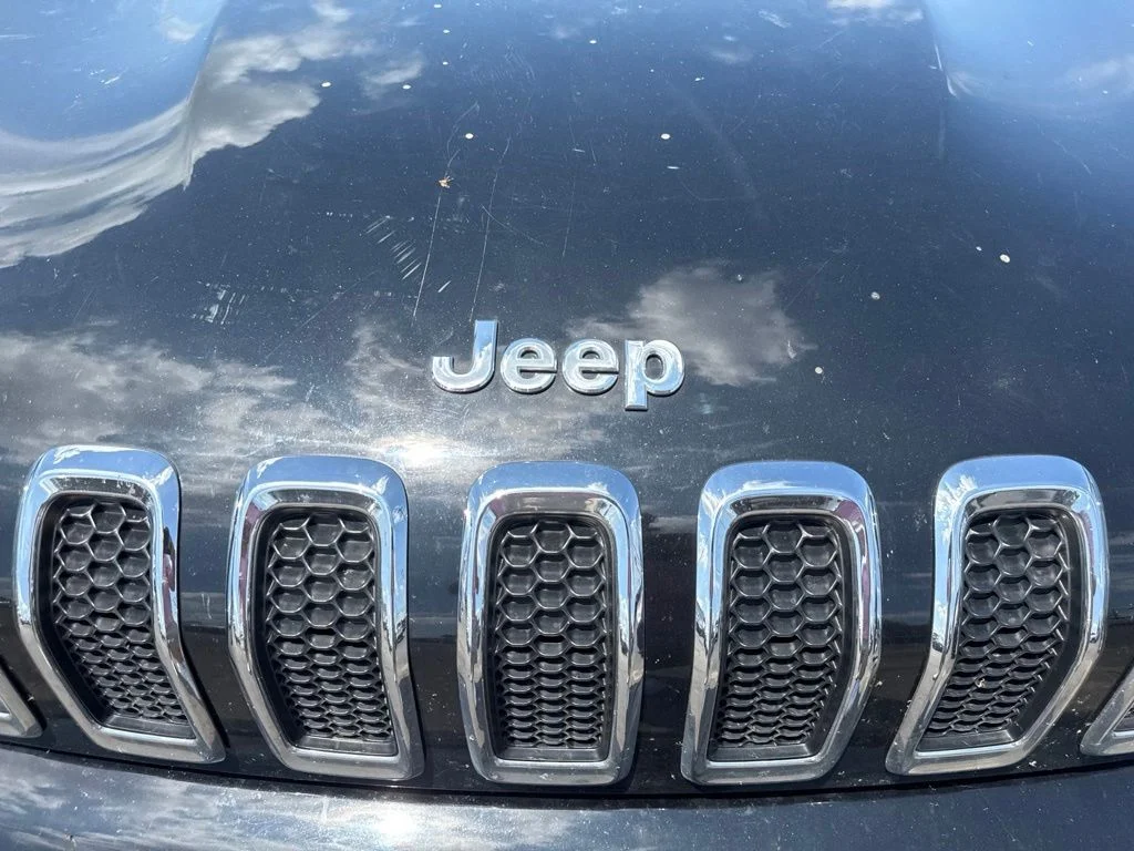 Used 2017 Black Jeep Latitude image 7
