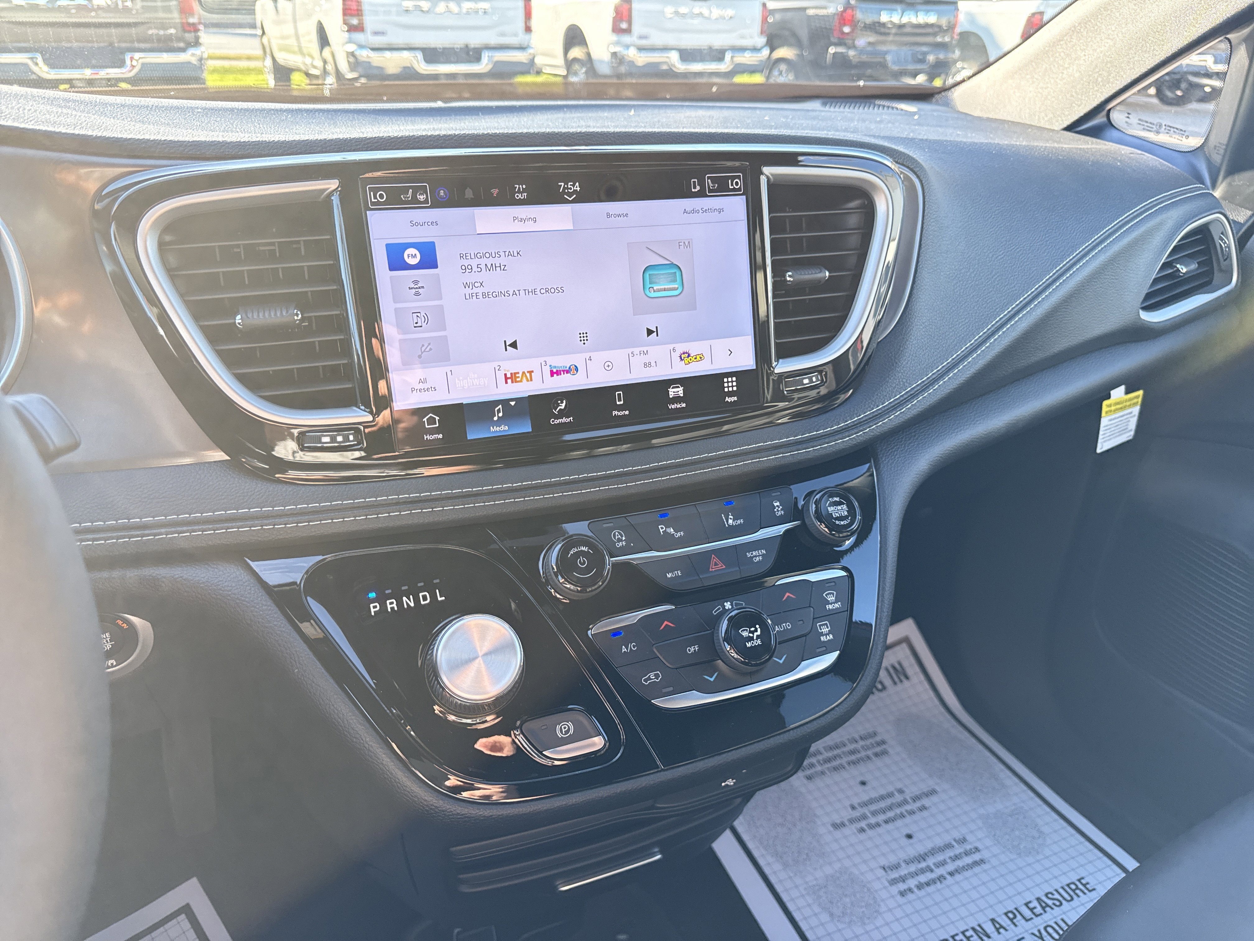 2026 Chrysler Pacifica Select - Photo 17