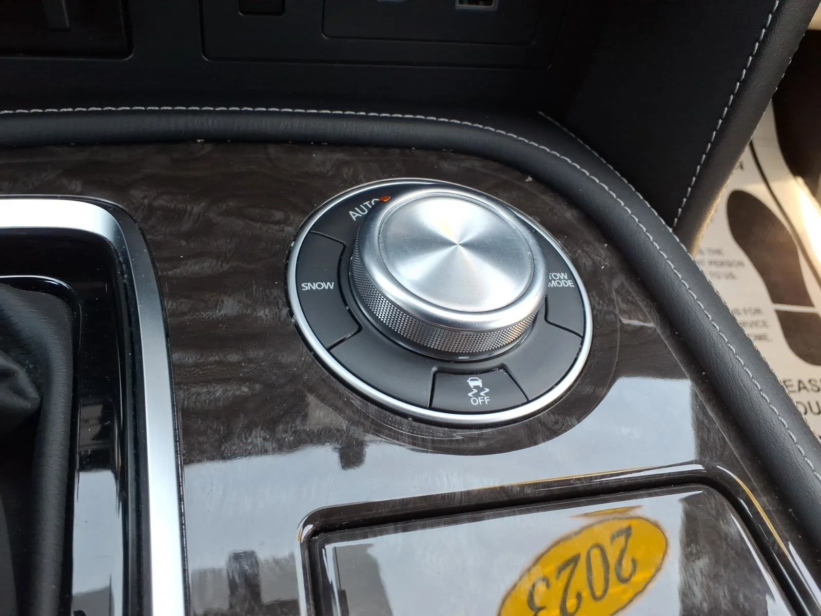 Used 2023 Aspen White Tricoat Nissan Platinum image 27