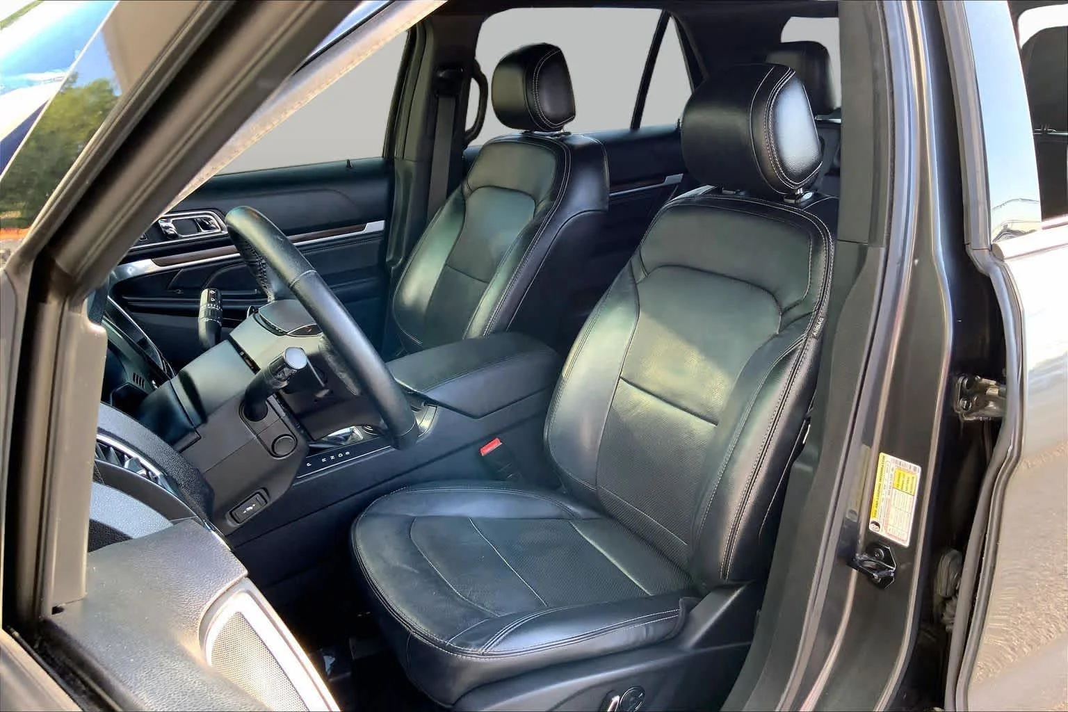 Used 2017 Magnetic Metallic Ford Limited image 6