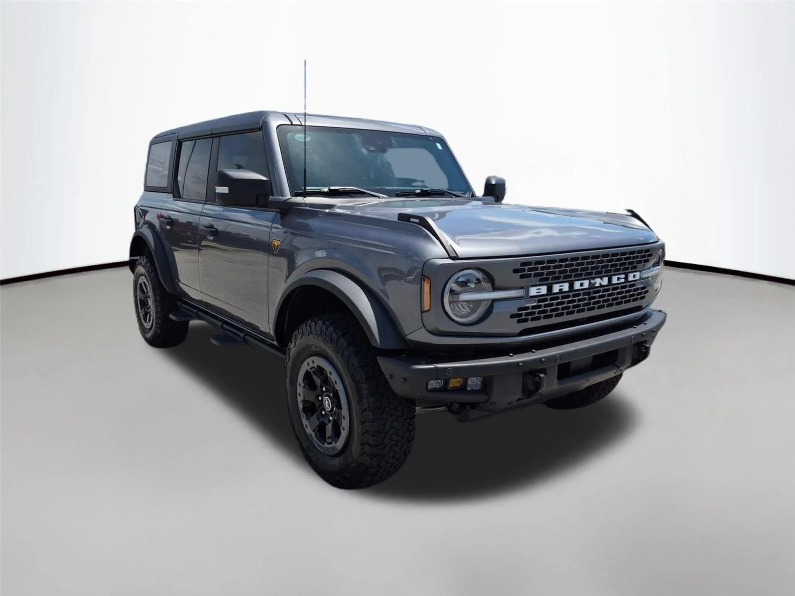 Used 2022 Carbonized Gray Metallic Ford Badlands image 3